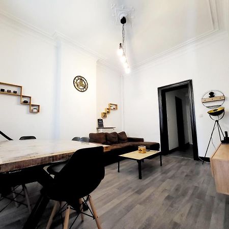 Chambre Privee Au 3E Etage Sans Ascenceur En Plein Centre De Charleroi Apartment Ngoại thất bức ảnh
