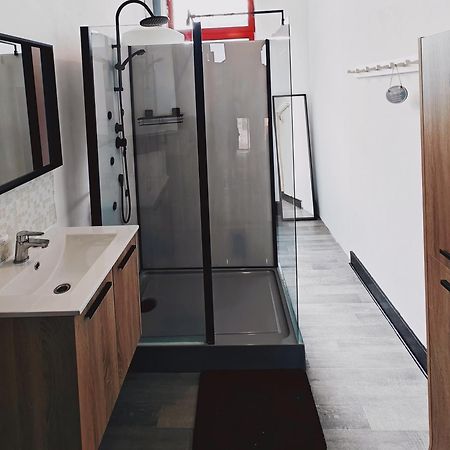 Chambre Privee Au 3E Etage Sans Ascenceur En Plein Centre De Charleroi Apartment Ngoại thất bức ảnh