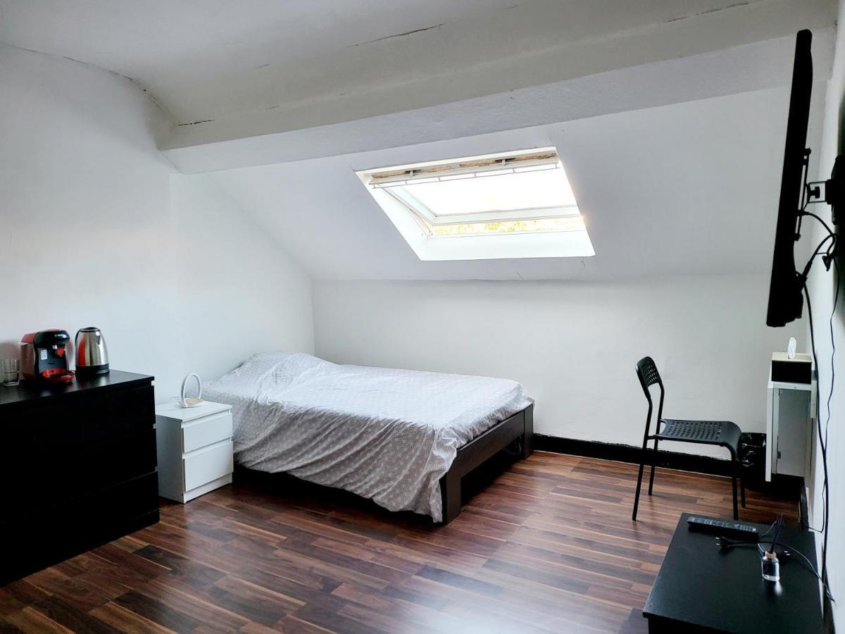 Chambre Privee Au 3E Etage Sans Ascenceur En Plein Centre De Charleroi Apartment Ngoại thất bức ảnh