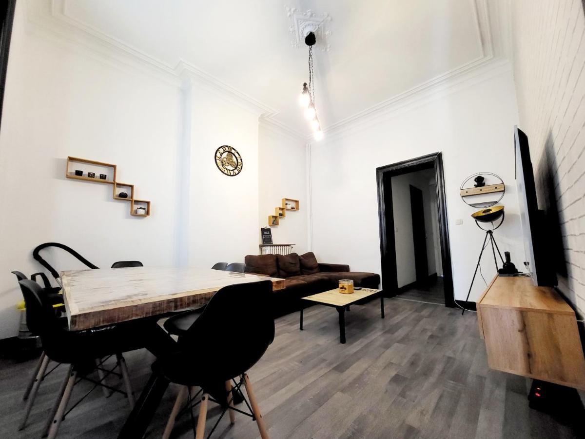 Chambre Privee Au 3E Etage Sans Ascenceur En Plein Centre De Charleroi Apartment Ngoại thất bức ảnh